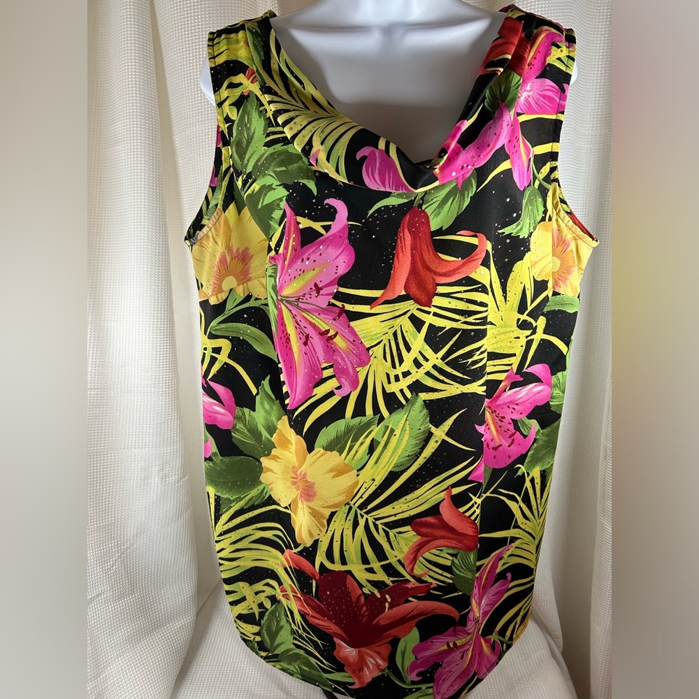 HBS women Hawaii floral pattern, sleeveless blouse women’s size 18 W multicolor